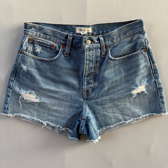 Madewell Curvy Relaxed Denim Cut- Off Distressed Shorts Medium Wash Size 26 - Picture 1 of 8